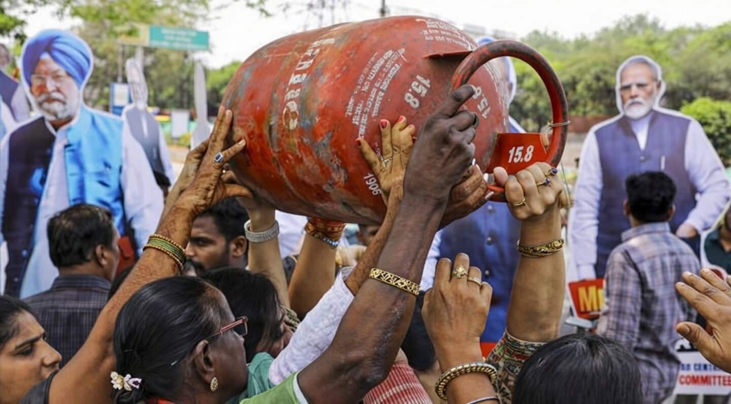 LPG, fuel panic buying in Goa leads to traffic jams