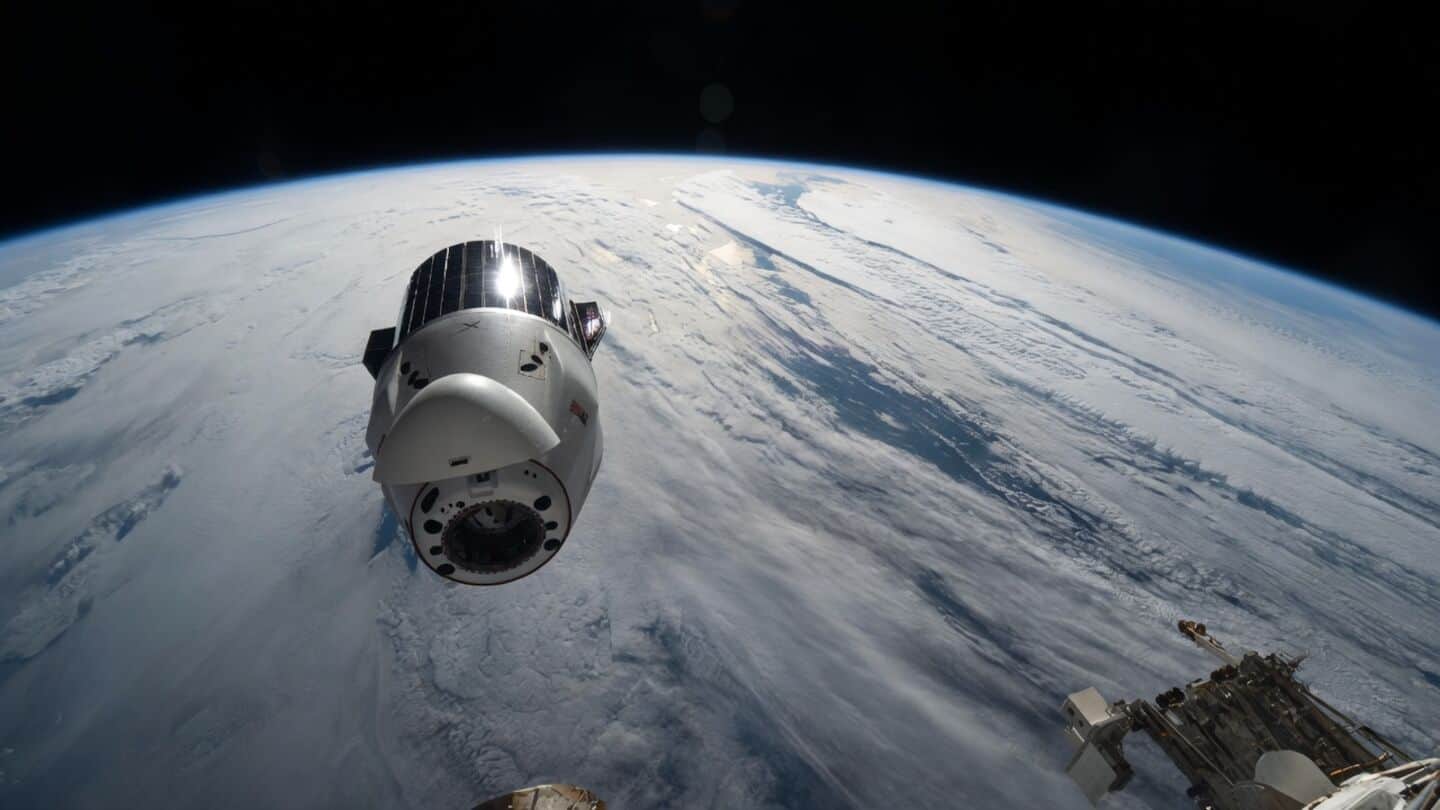 Jessica Meir photographs SpaceX Cargo Dragon after ISS undocking