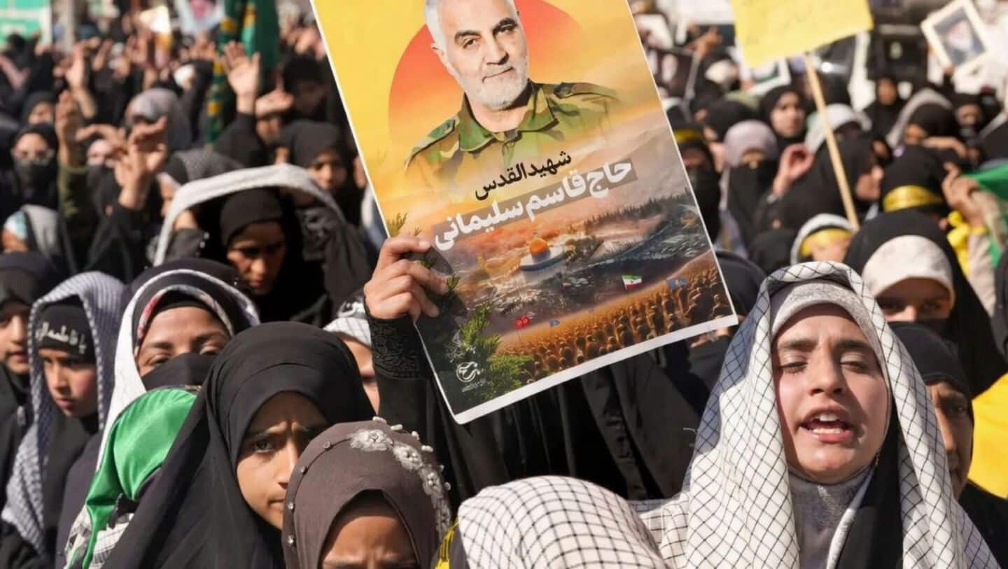 Kashmir: Protests against US-Israel attacks on Iran