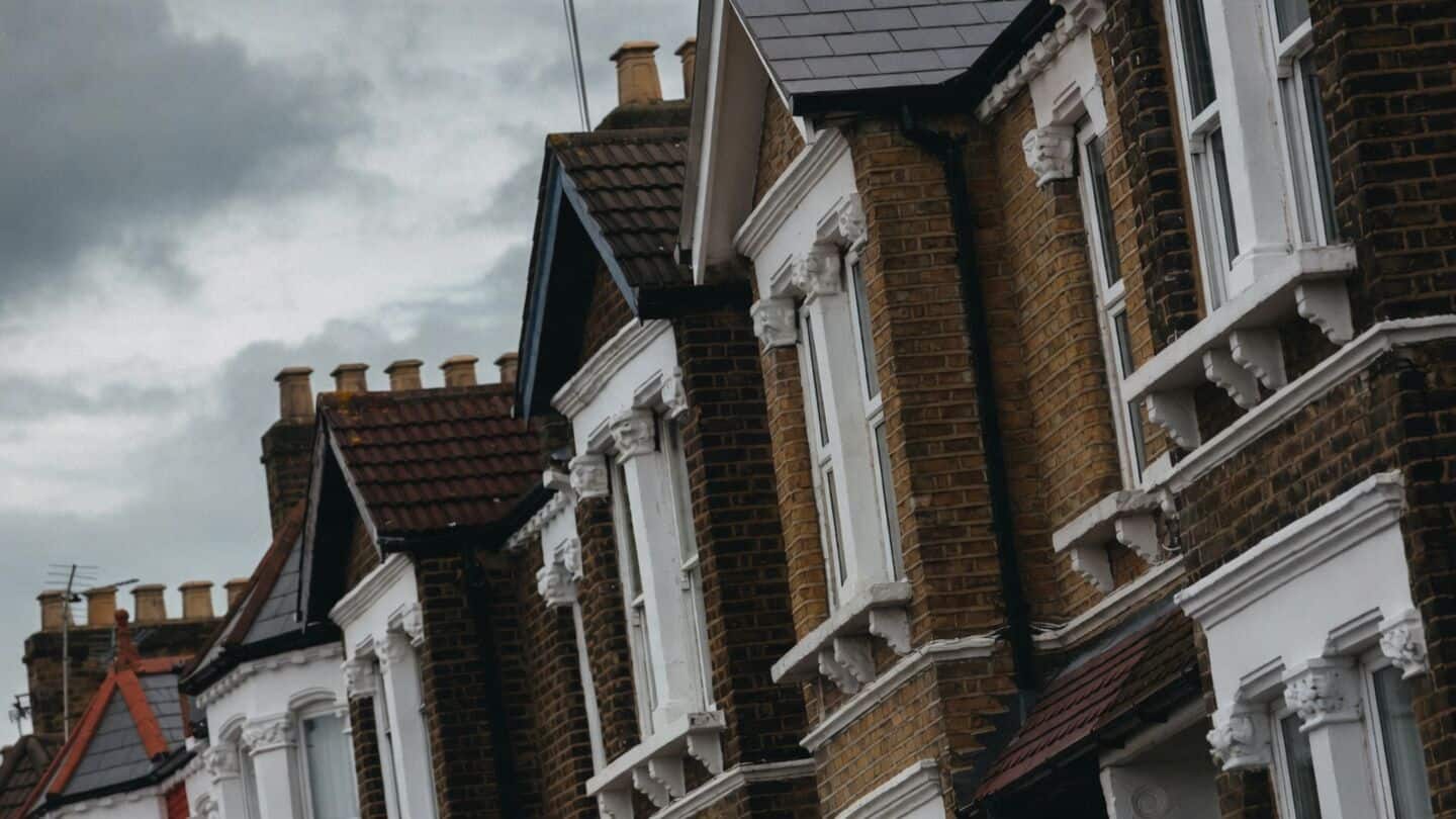 UK asking prices rise 0.7% in September to £367,440