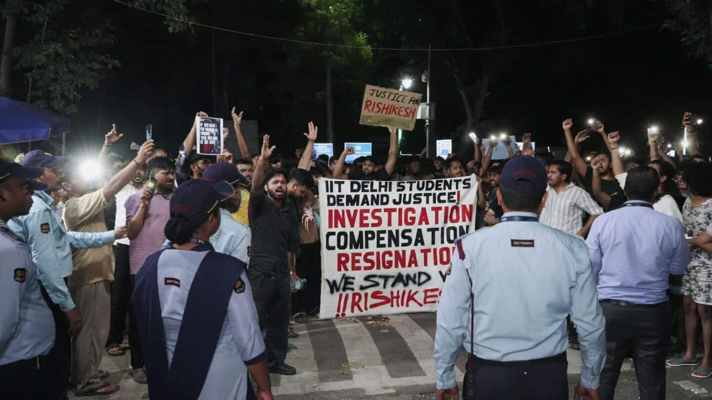 IIT Delhi students protest, demand probe, 1cr for Rishikesh Kumar
