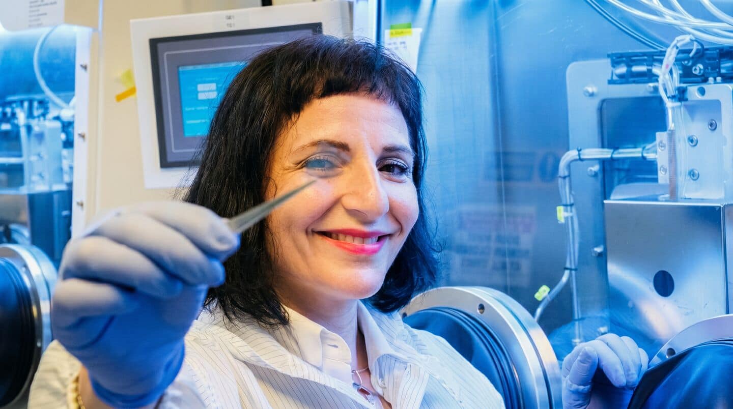 NTU Singapore develops 10 nm semi transparent window solar cells