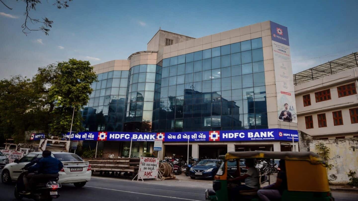 HDFC Bank's clerical and support staff fall by over 8,000