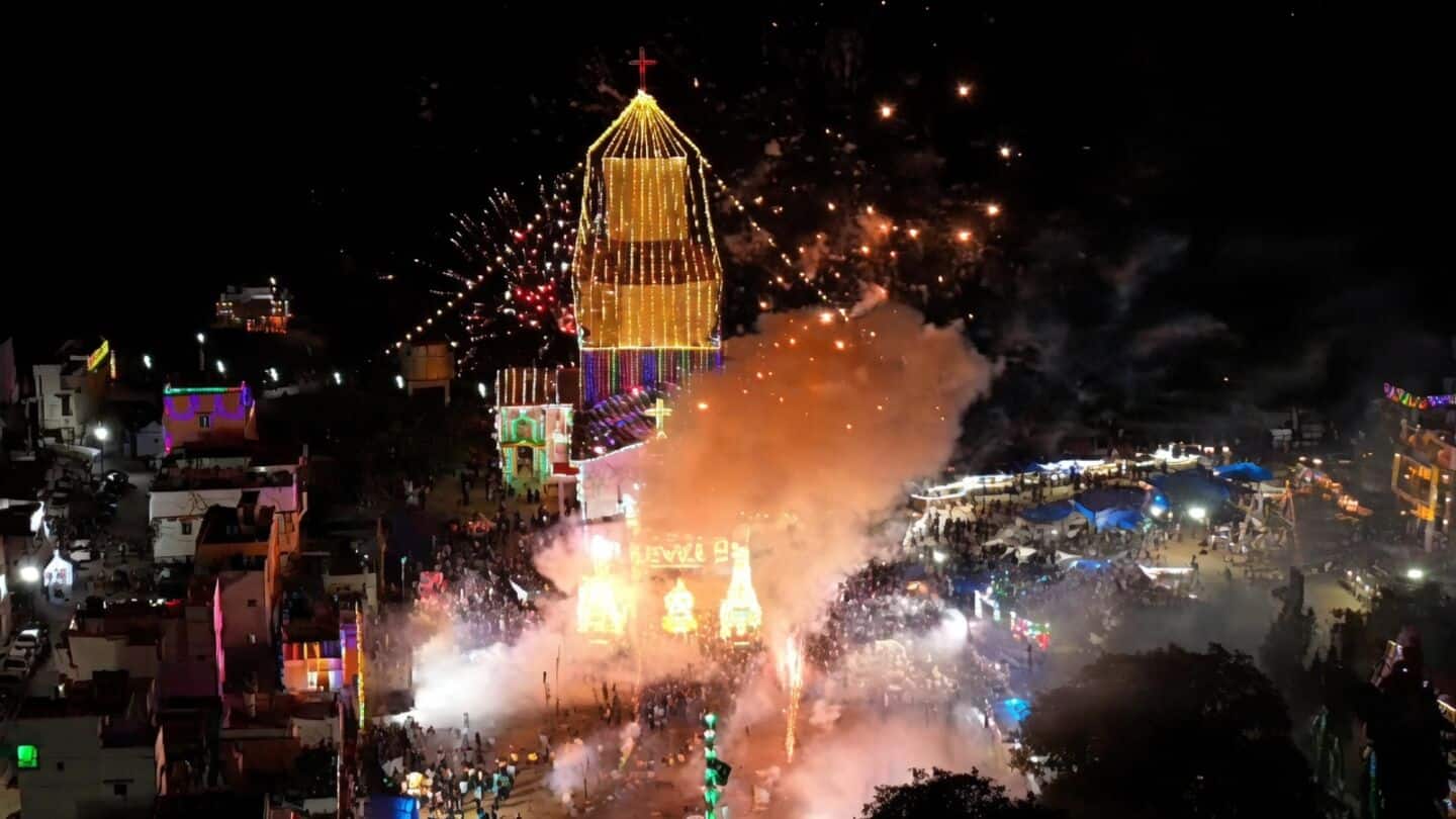 Firecracker explosion injures 15 during Dindigul electric chariot procession