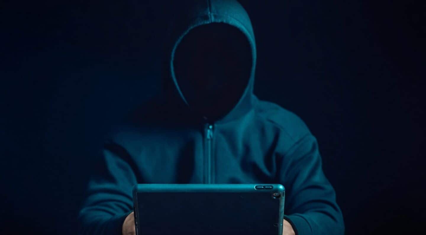 Google bans fake bylines and AI-generated headshots on sites