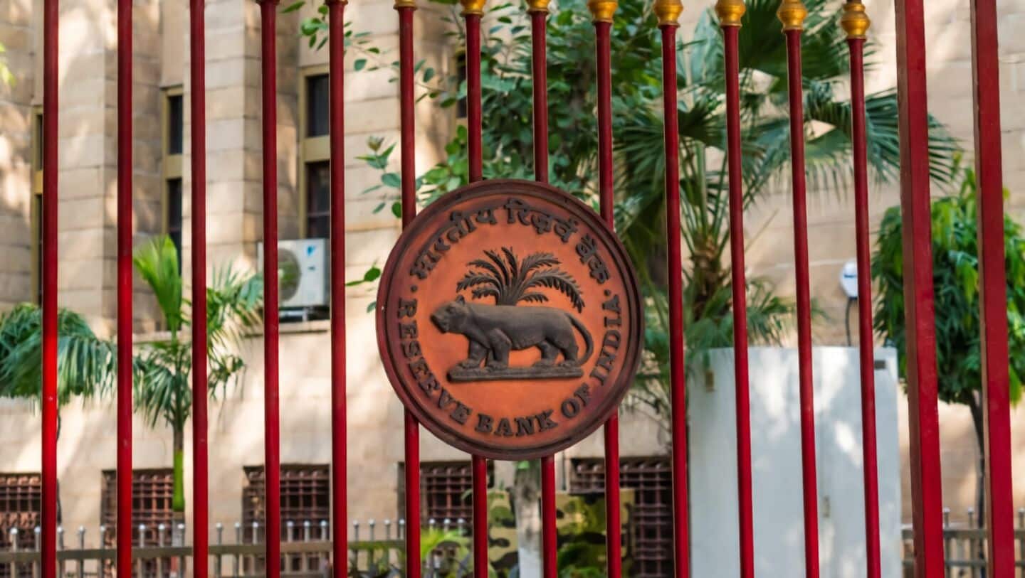 RBI plans rules to restrict phone blocking after EMI default