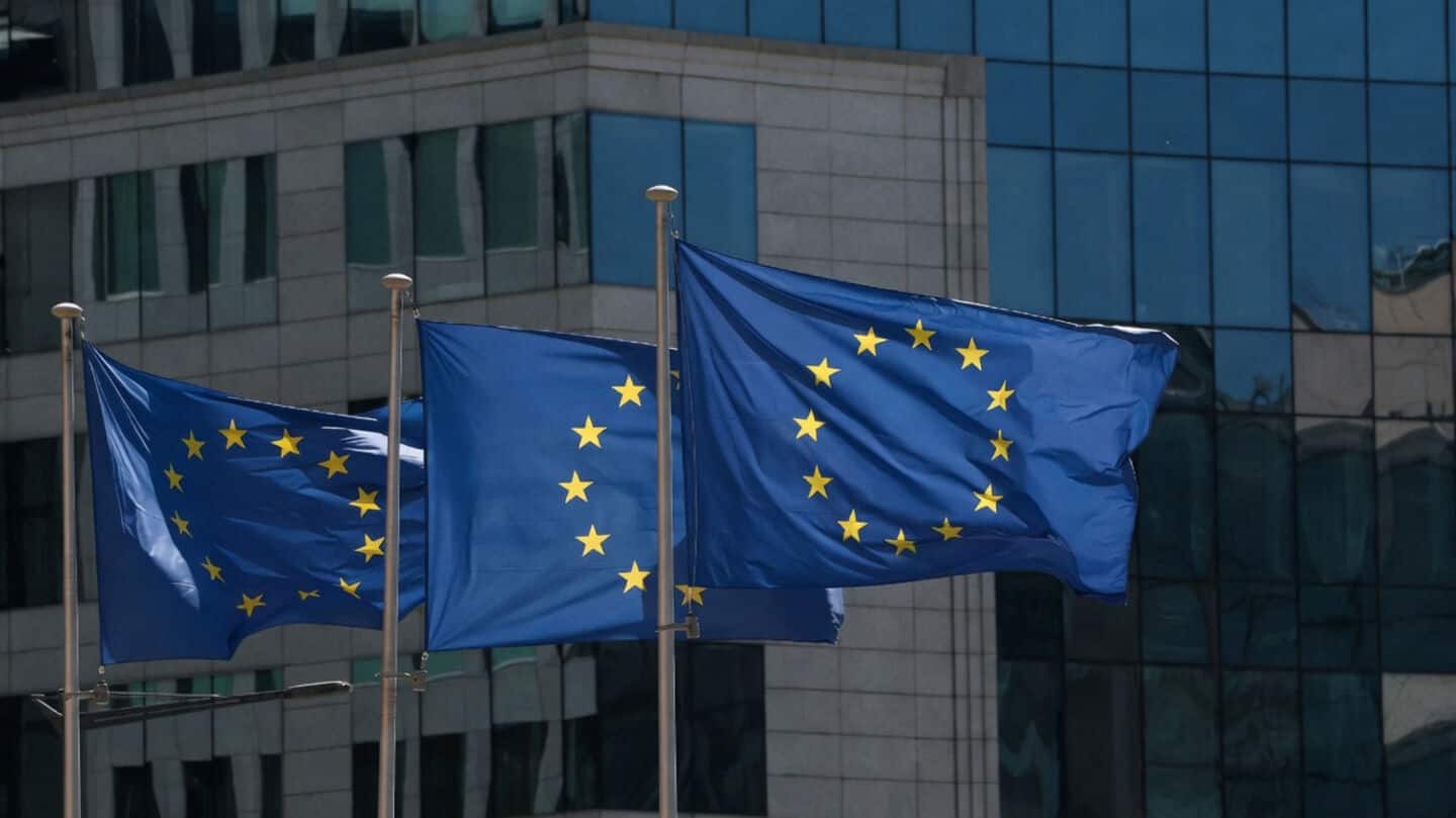 European markets hold near highs as STOXX 600 falls 0.2%