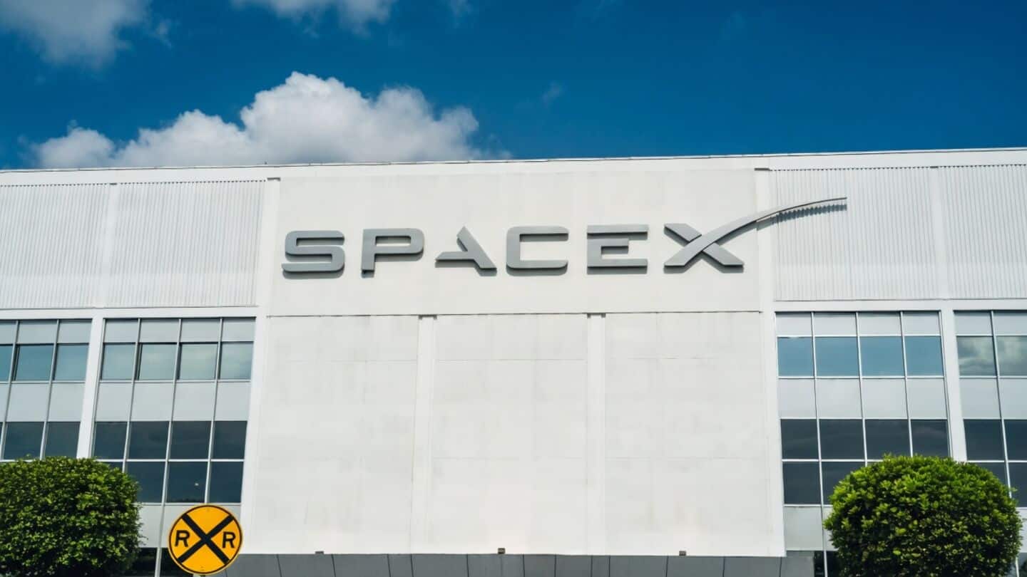 Nearly 100 SpaceX employees seek wealth advice before IPO