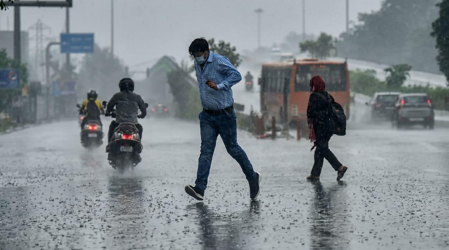 IMD forecasts rain, thunderstorms and gusty winds in Delhi-NCR today