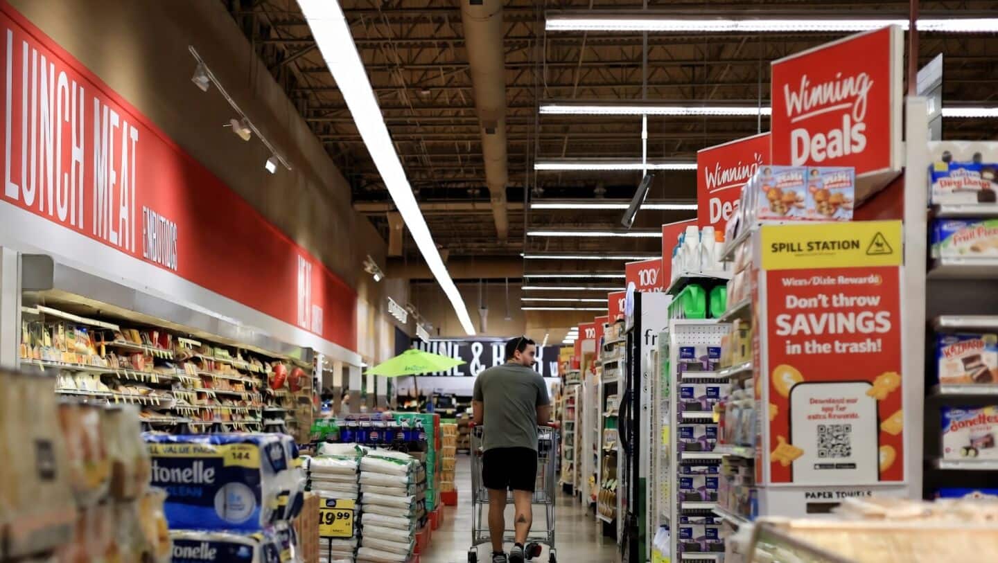 US inflation rises 0.9% in March, largest since June 2022