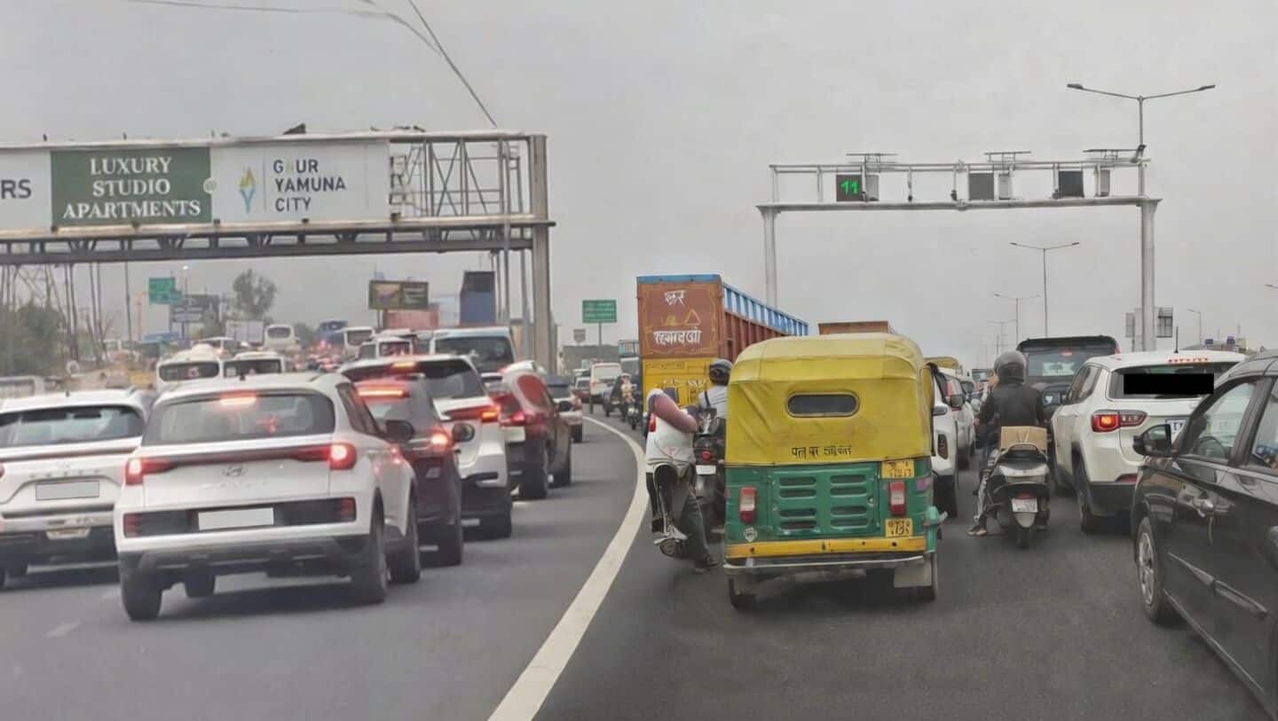 Heavy rain and cyclonic dust worsen Delhi traffic and air