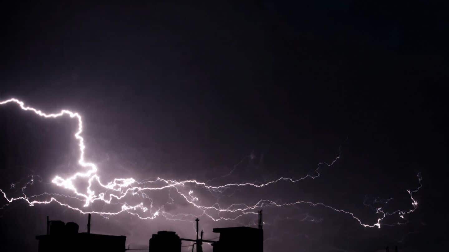 Cyclonic system over Pakistan triggers Delhi-NCR thunderstorms and dust storms