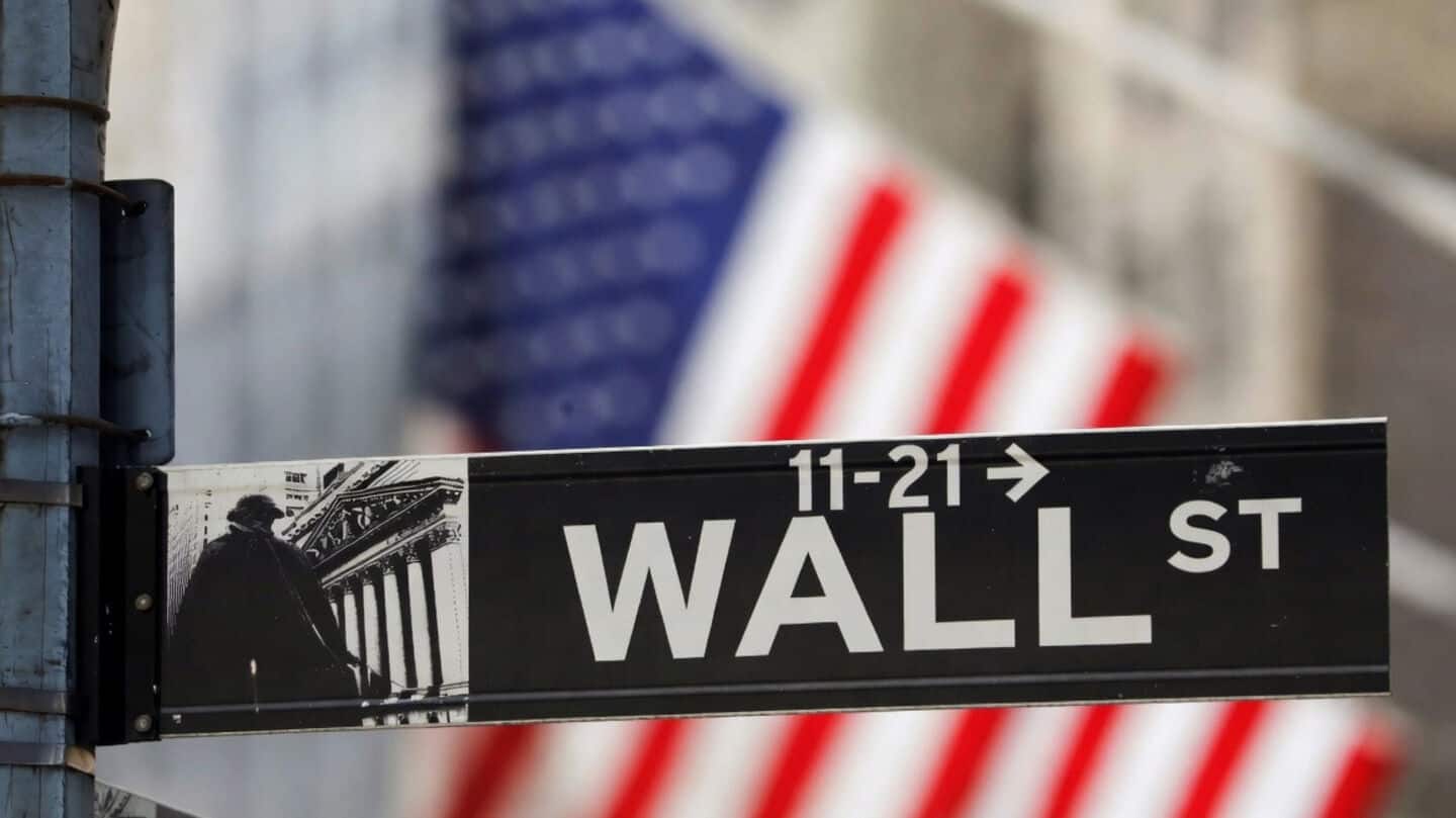 S&P 500 closes at record high as tech rallies