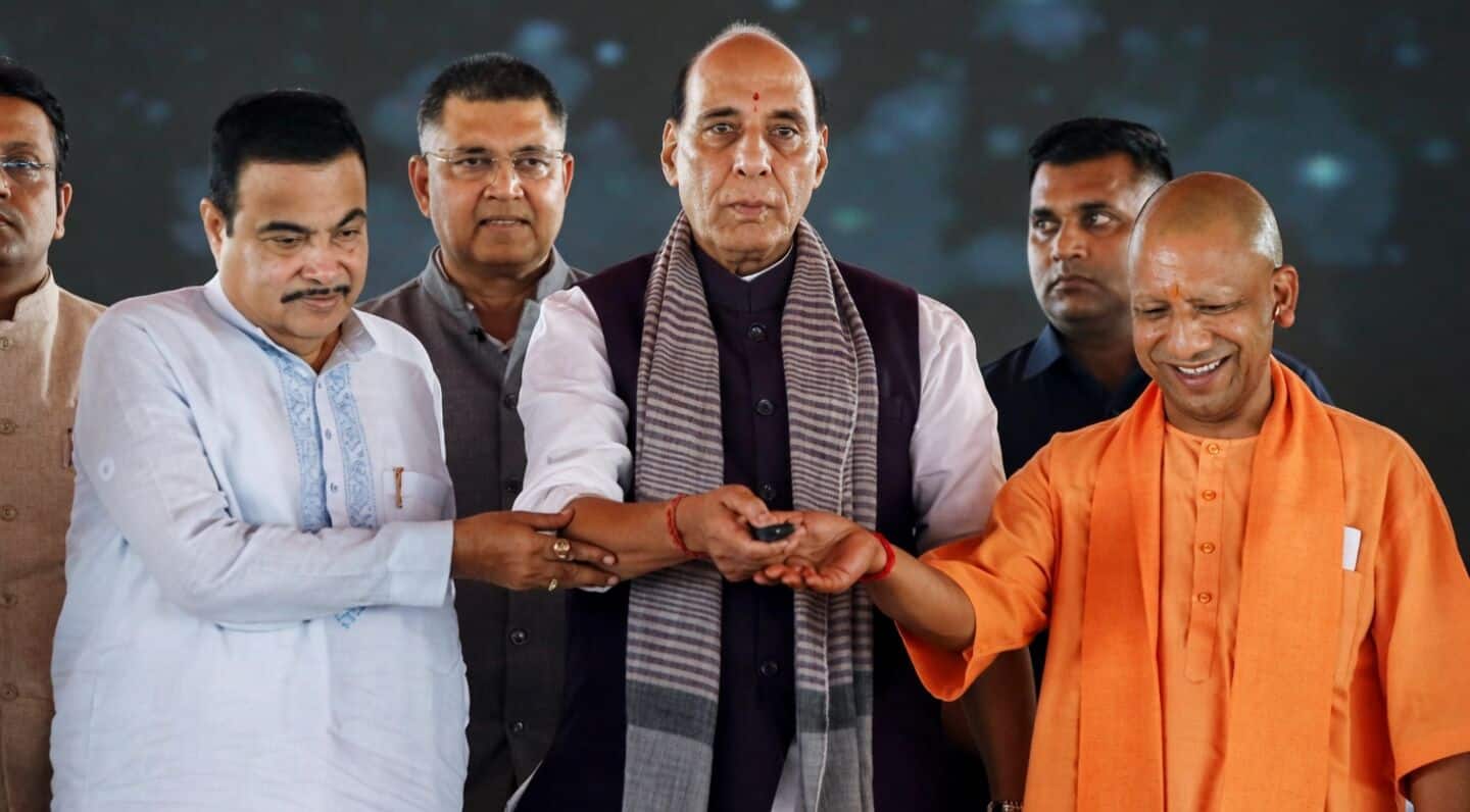 Nitin Gadkari, Yogi Adityanath meet to cut up highway delays