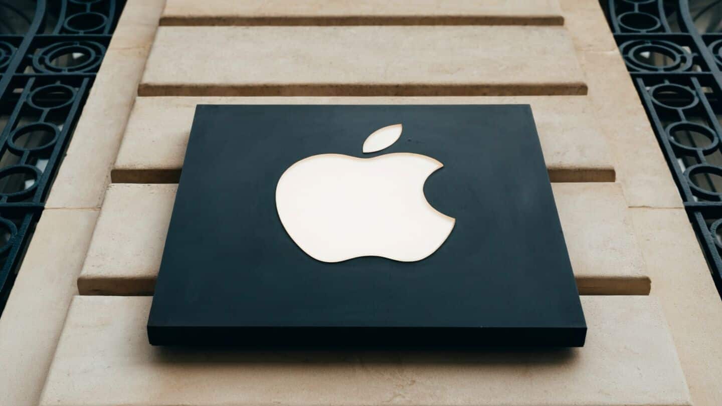 Apple moves M&A under finance and names Steve Smith