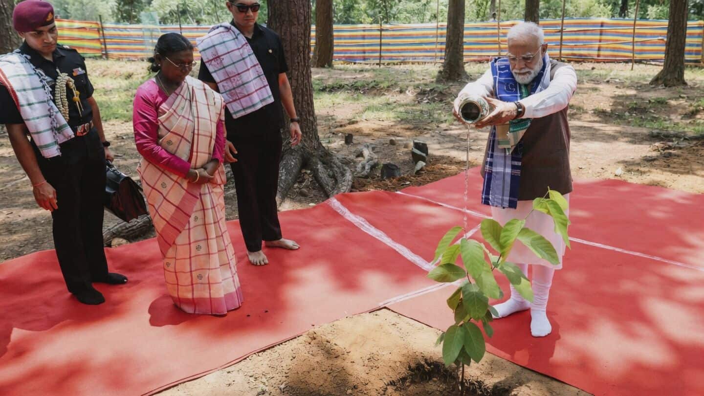 PM Modi visits Pahadpur to celebrate President Droupadi Murmu's birthday