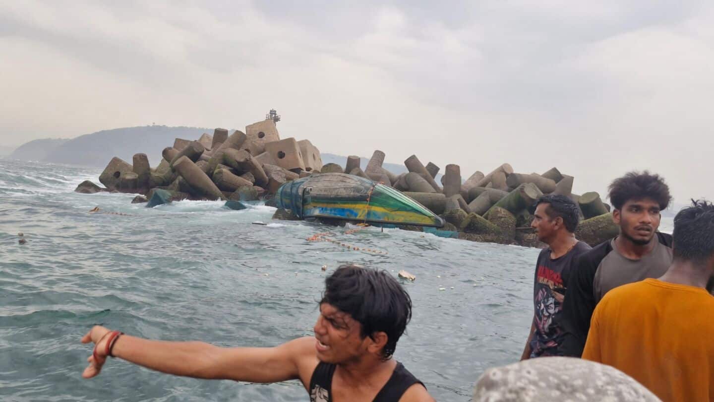 विशाखापट्टनम नाव हादसा: मौत के मुँह से लौटे मछुआरे, अब सरकार से आर्थिक मदद की गुहार