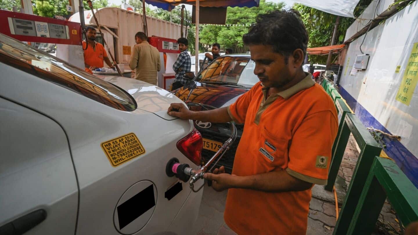 Fuel prices unchanged September 2 in Mumbai and Delhi