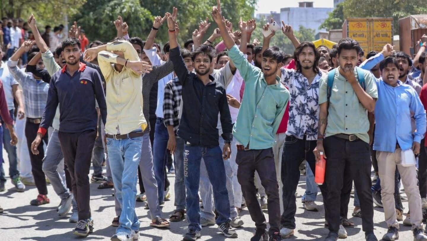 Noida garment protests turn violent, over 300 arrested, 7 FIRs