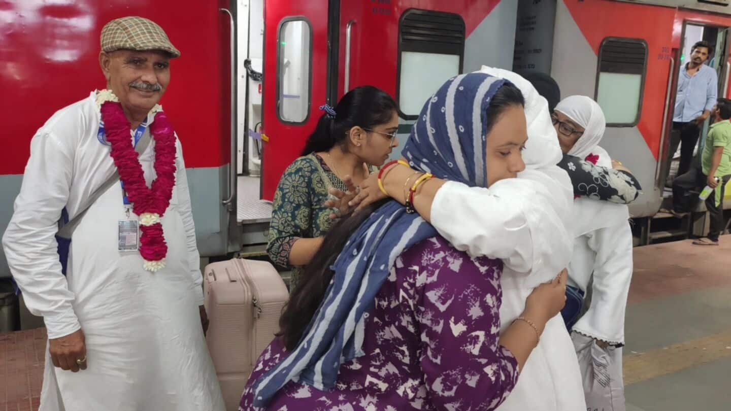 Gujarat Hajj pilgrims return after 4 days stranded in Saudi
