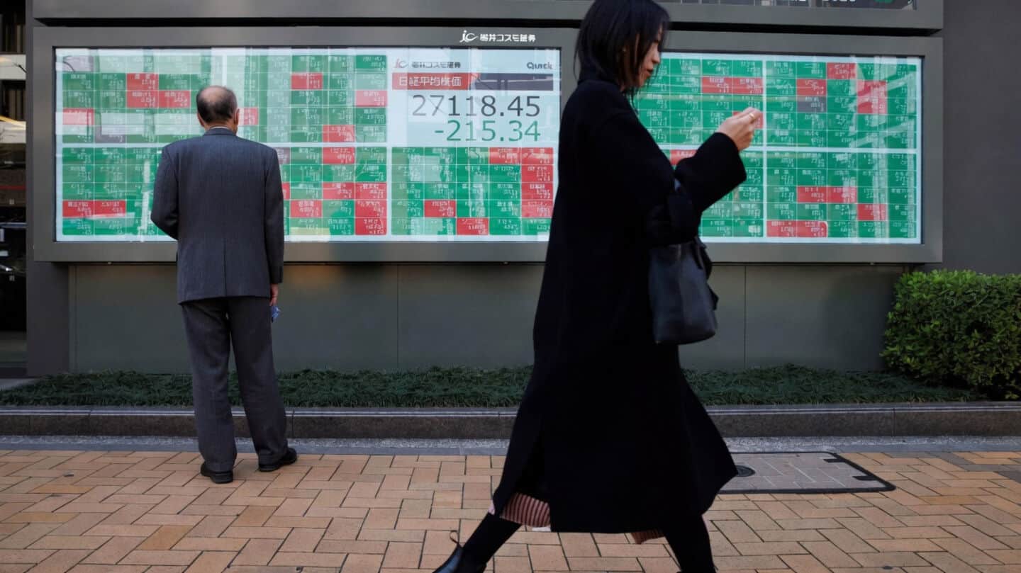 Nikkei 225 falls 1.8% after US semiconductor weakness, oil eases