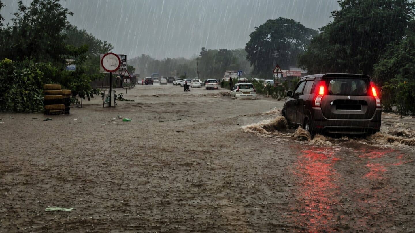 Heavy Maharashtra rains blocked Mumbai-Goa highway, travelers stranded near Chiplun