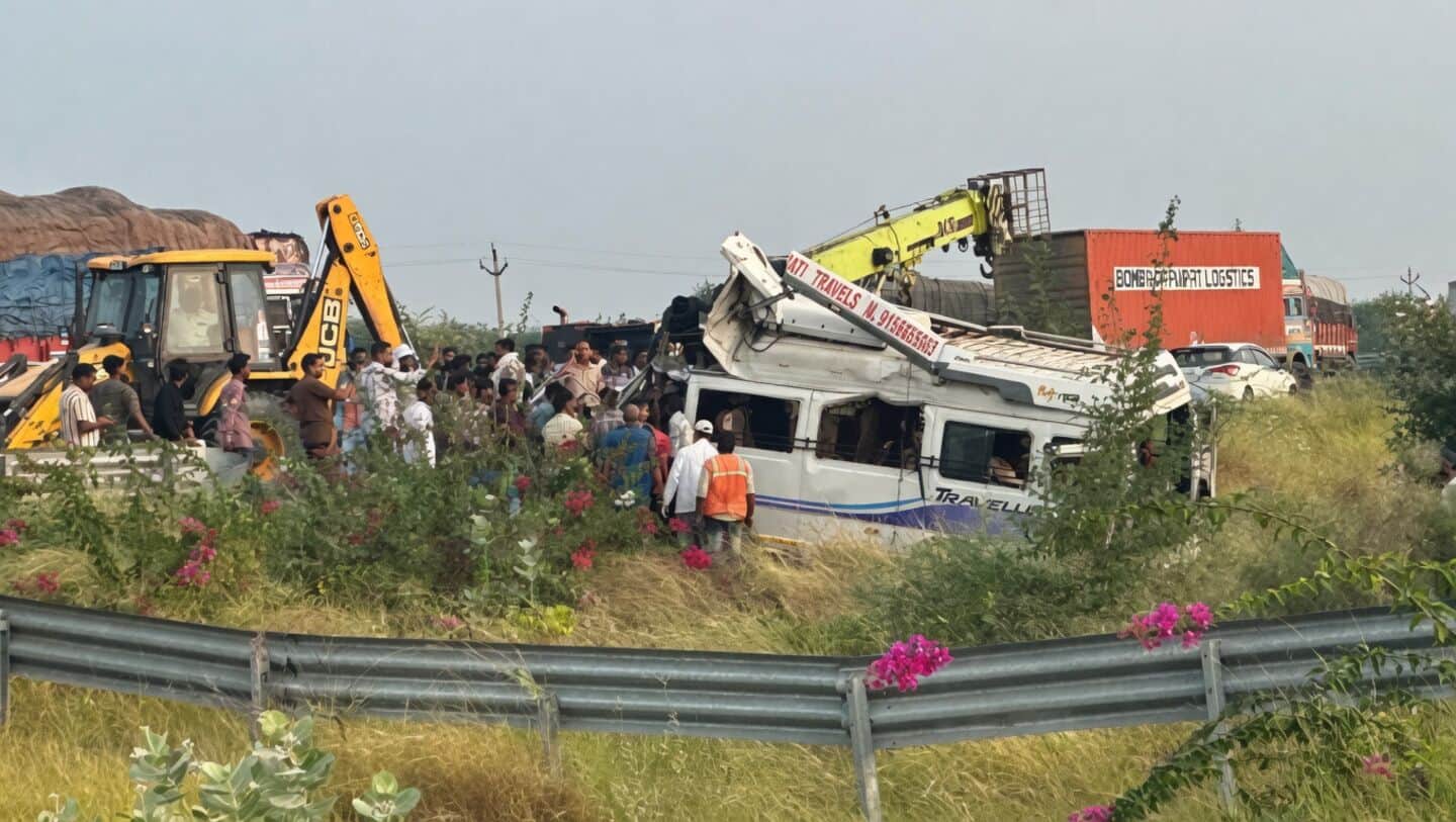 Kota crash: tempo traveler carrying pilgrims kills 8, injures 17