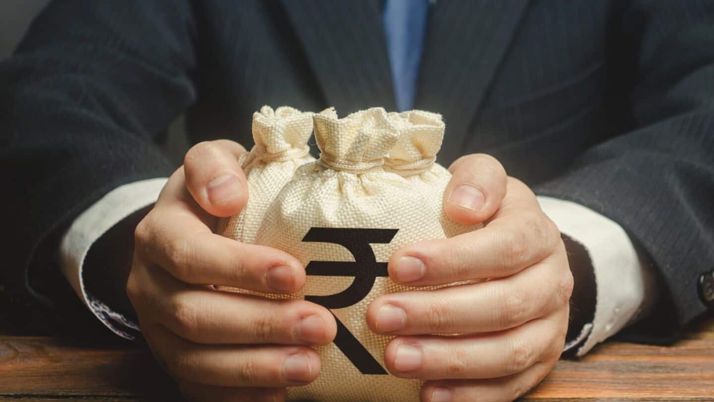 INR opens 96.12 vs USD despite oil gains, ₹739cr exit