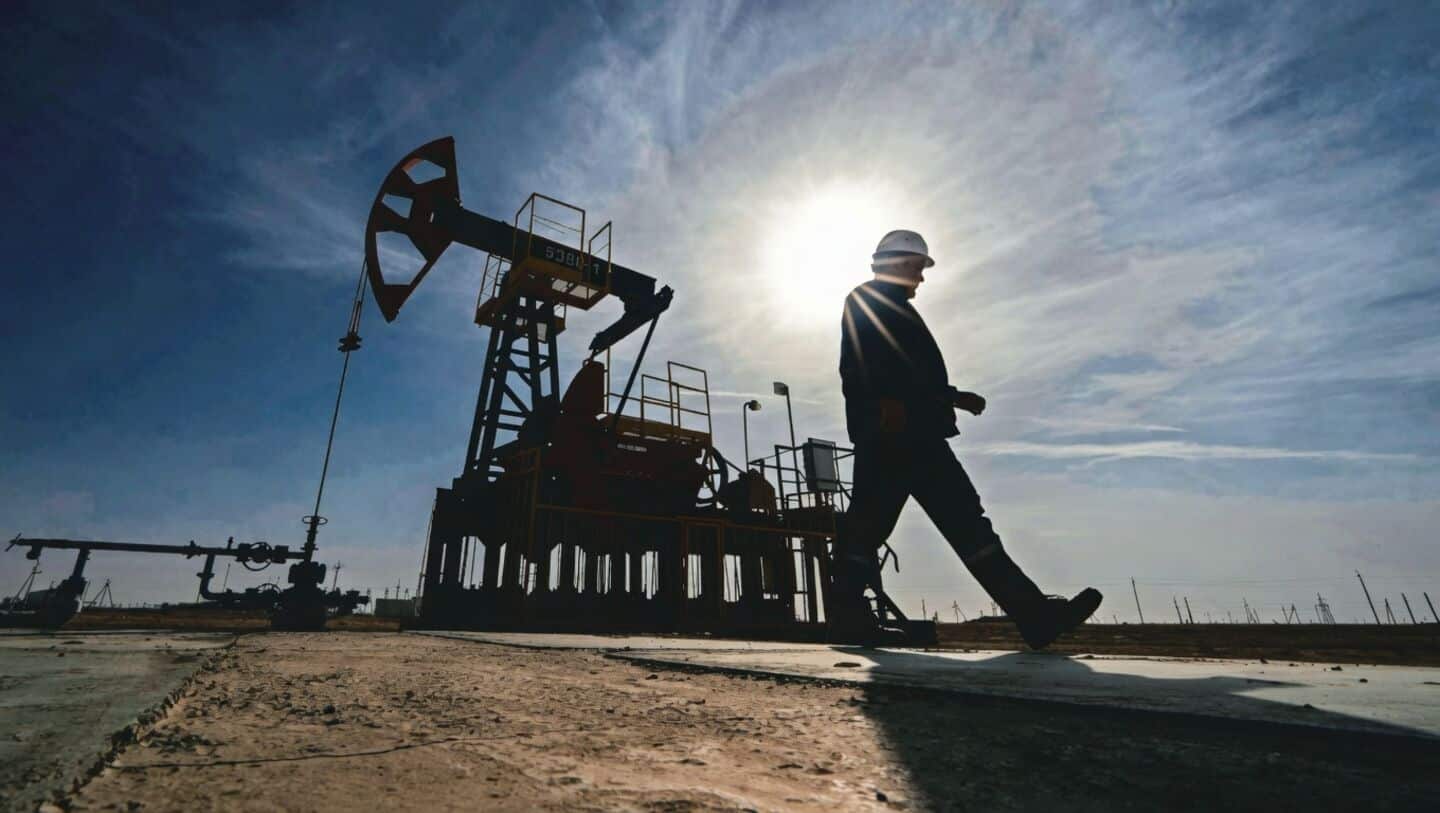 Oil close to $95 a barrel amid Hormuz route concerns