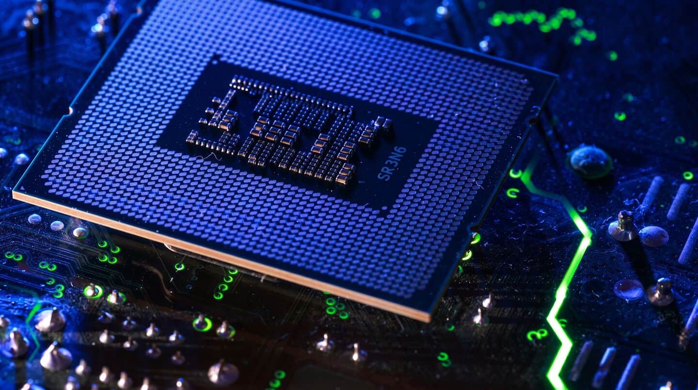 Smartphone prices expected to rise 25% amid memory chip shortage