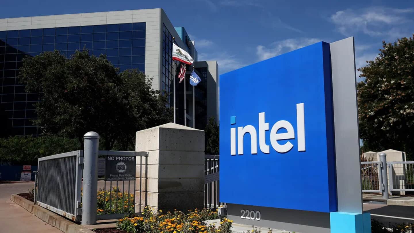 Intel shakes up leadership as chipmaker cuts workforce by 22%