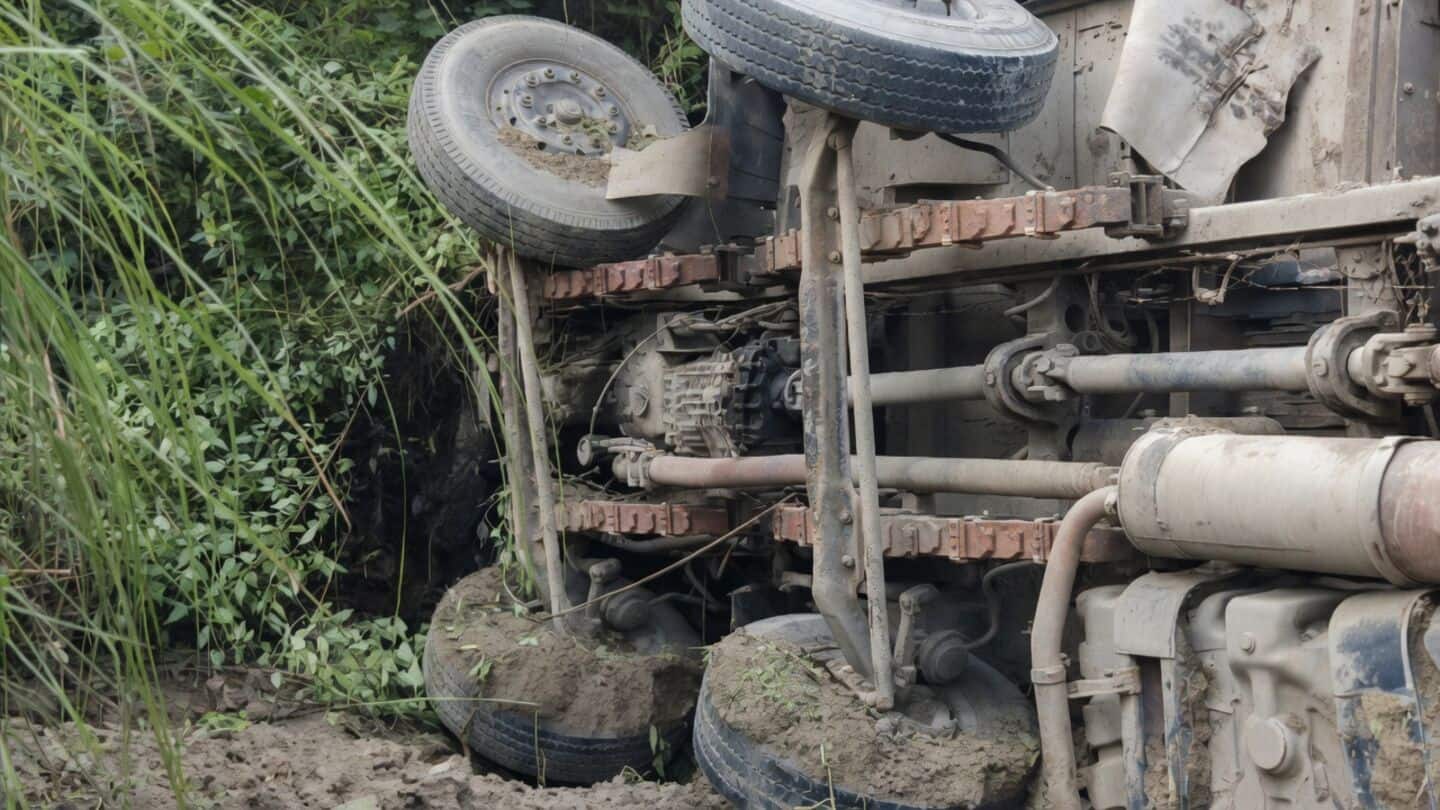 Truck carrying Haryana pilgrims crashes into Una gorge after prayers