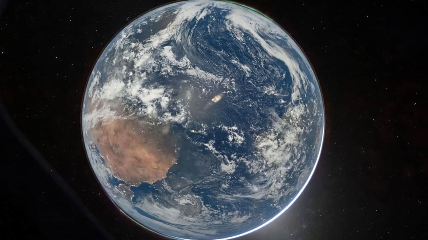 Artemis 2 astronaut Reid Wiseman snapped 'Hello, World' Earth photo