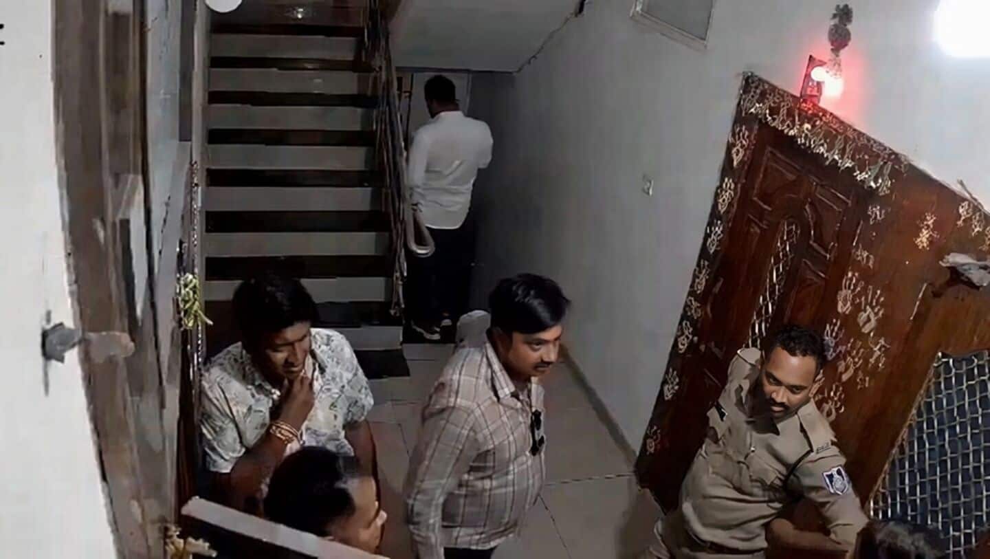 Indore officers suspended after alleged theft of 22 tolas gold