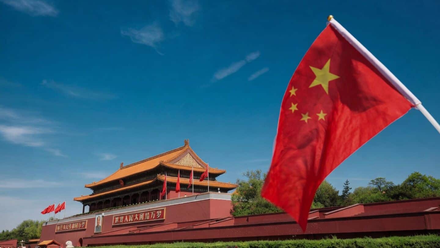 China's economy weakens with retail up 0.4% investments down 7.2%