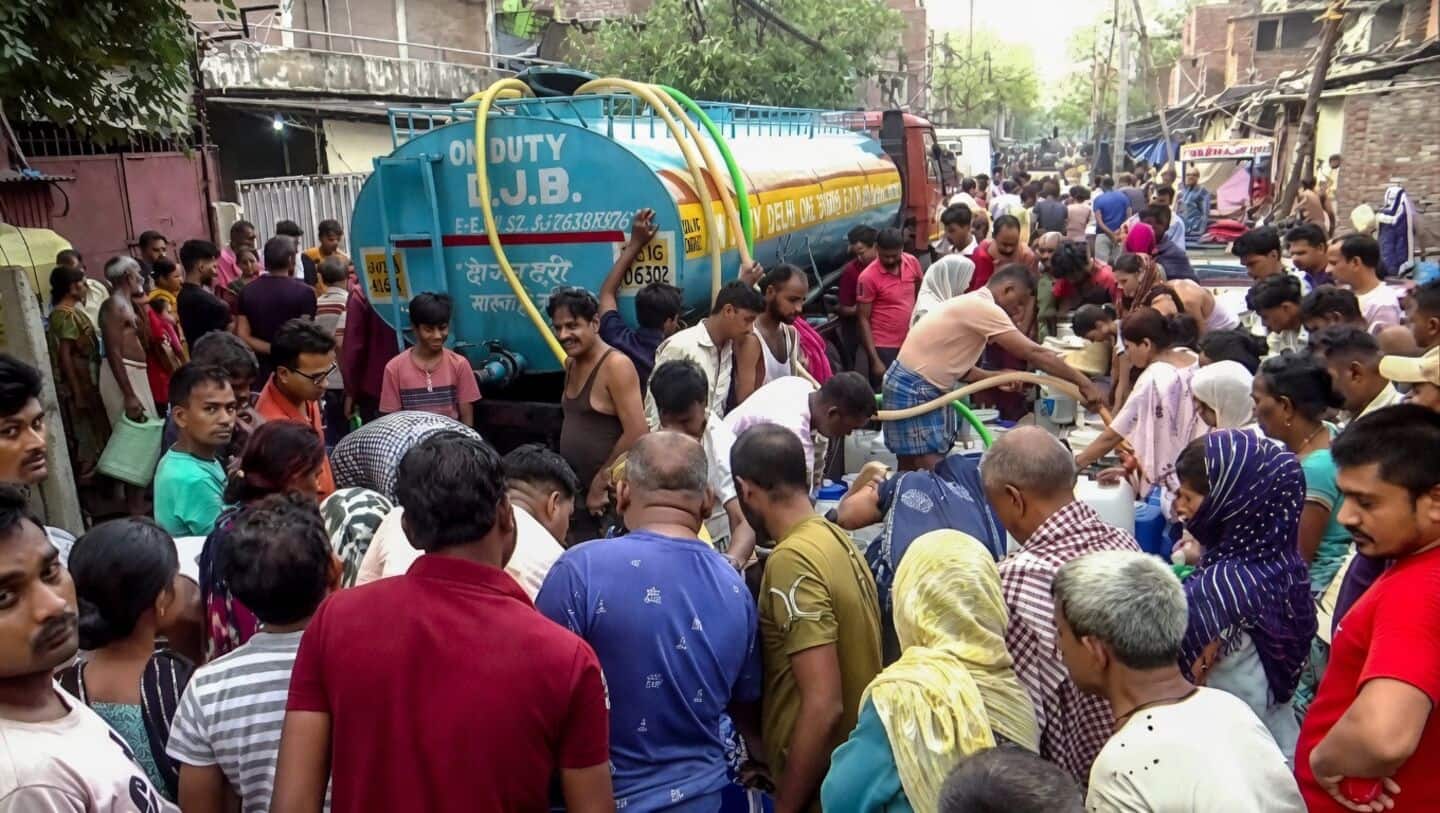 Delhi faces 90 to 100 million gallons per day shortfall