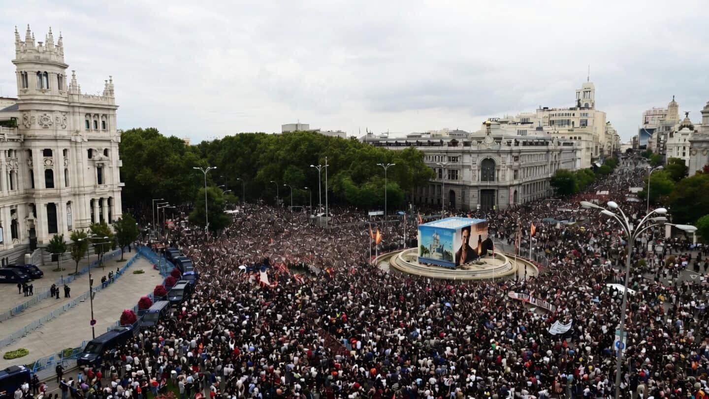 About 70,000 march in Spain as eviction prompts strike calls
