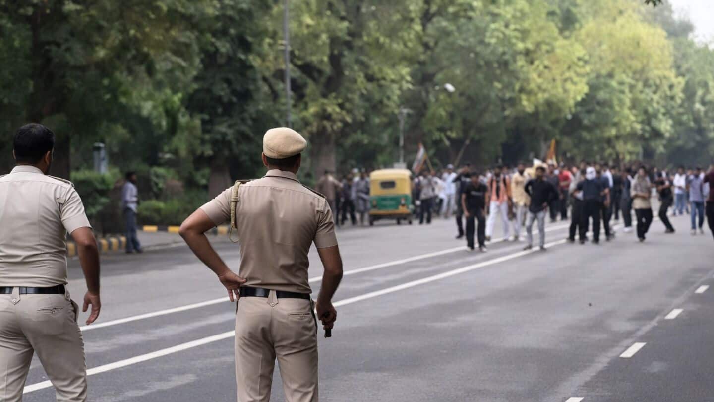 Thousands at Chalo Sansad march clashed with police, FIR expected