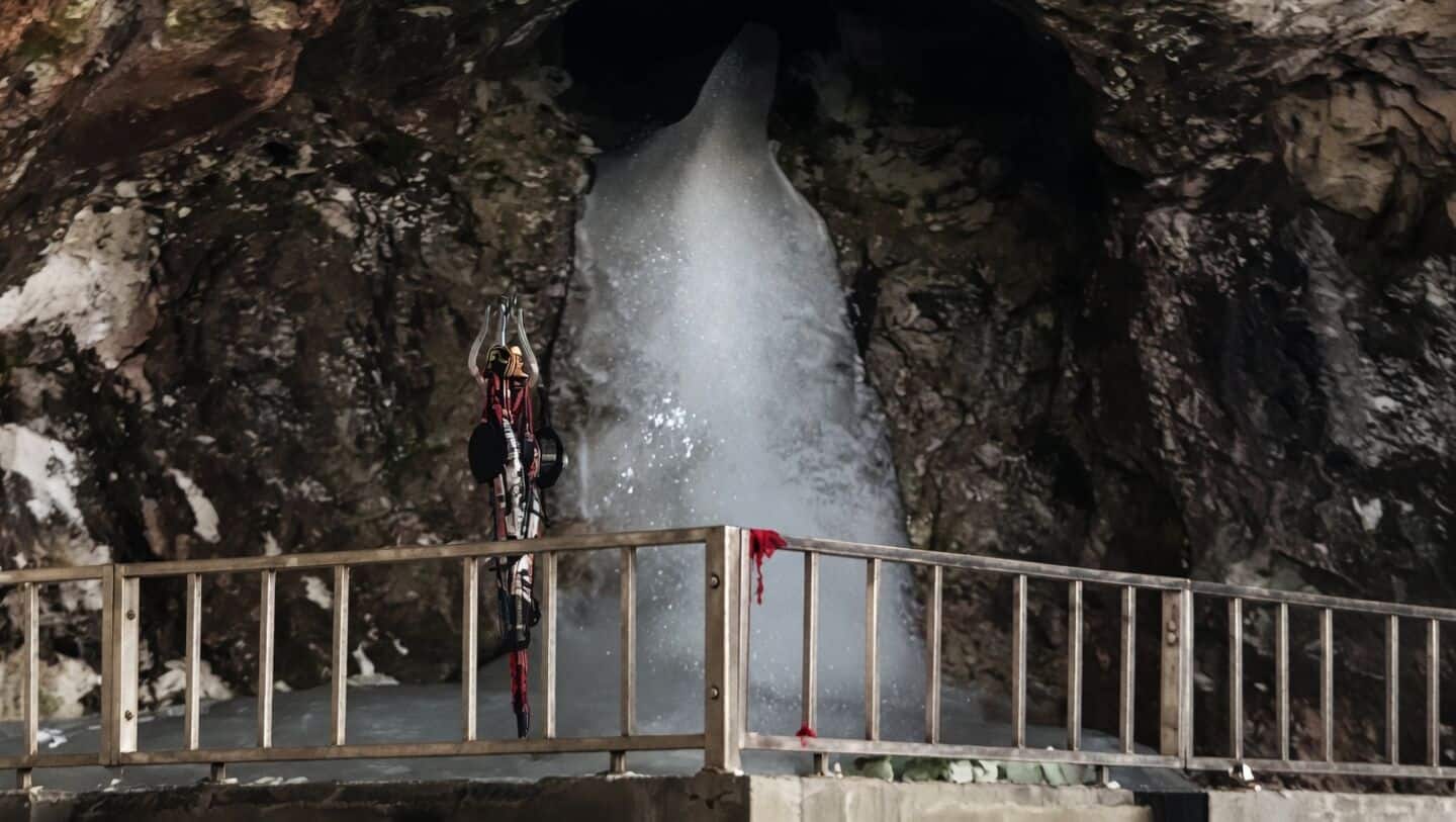 Amarnath Yatra resumes after 2 day pause, 3,886 leave Jammu
