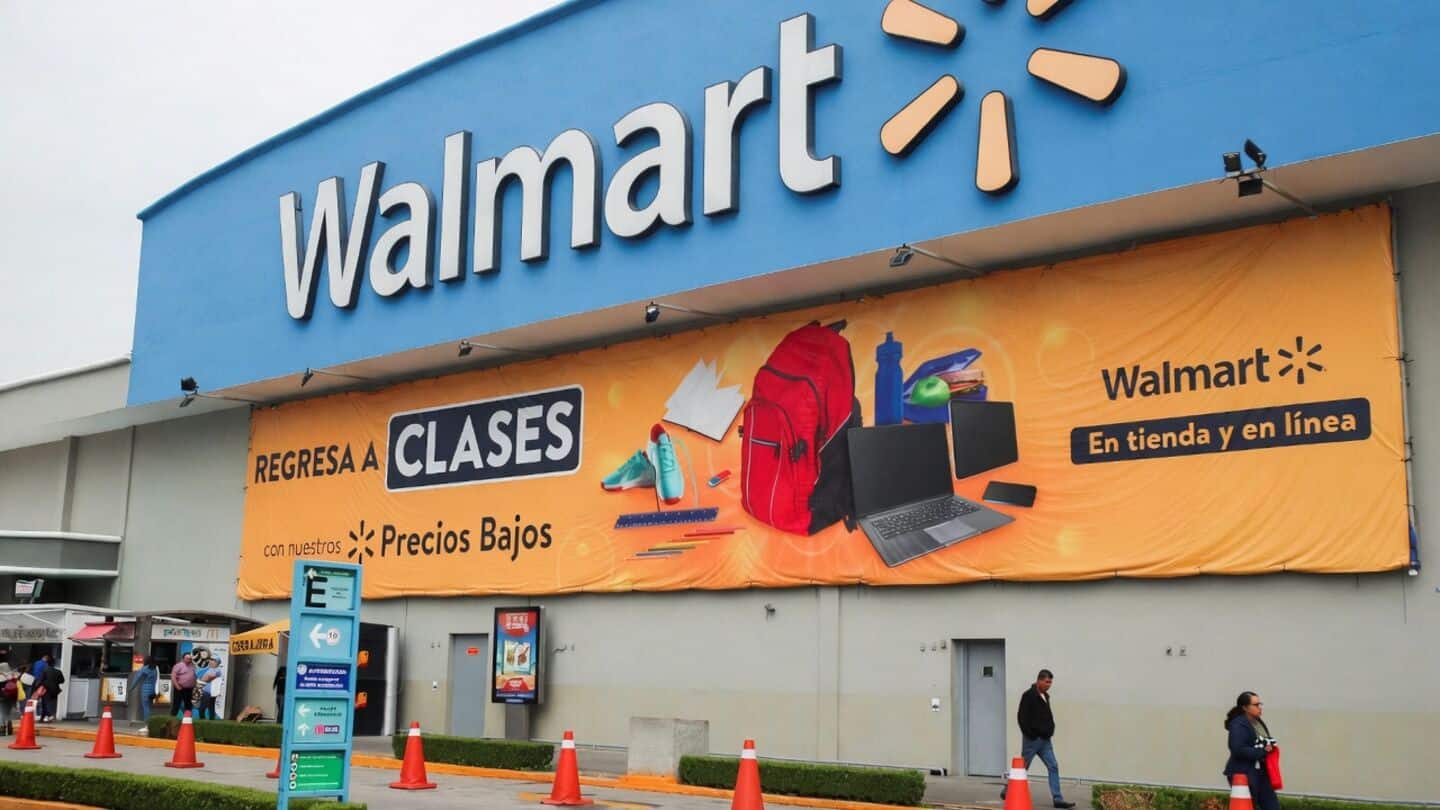 Walmart shares fall 10% to $103 after weak US sales