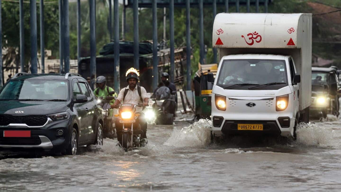 Delhi-Gurugram Expressway sees 10-km traffic jam after rains and waterlogging