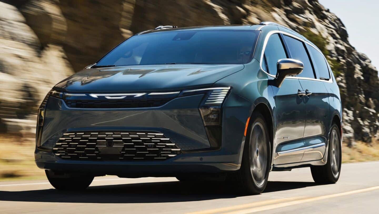 Chrysler trims 2027 Pacifica pricing for Select and Limited