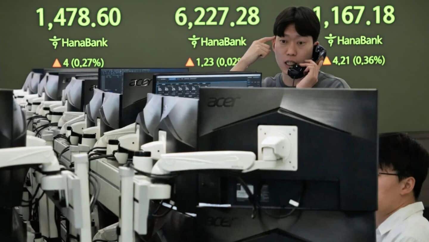 Asian stocks mixed with Taiex up 1.1% and Nikkei rising