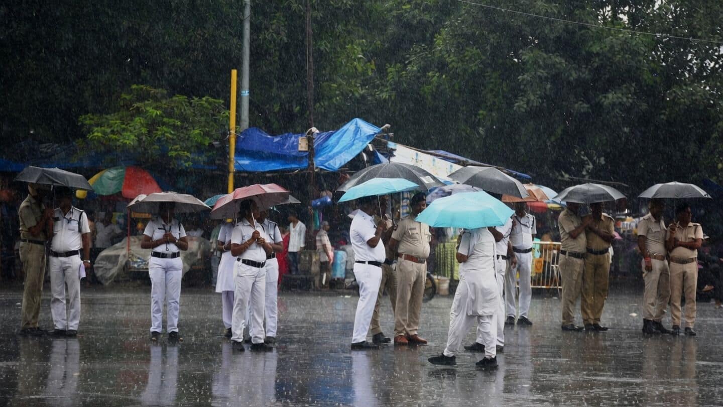 Low pressure area drenches Kolkata, causing waterlogging and traffic