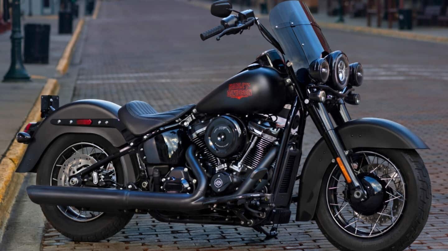 Harley-Davidson unveils Deadwood bobber priced $17,999 with Sturgis debut