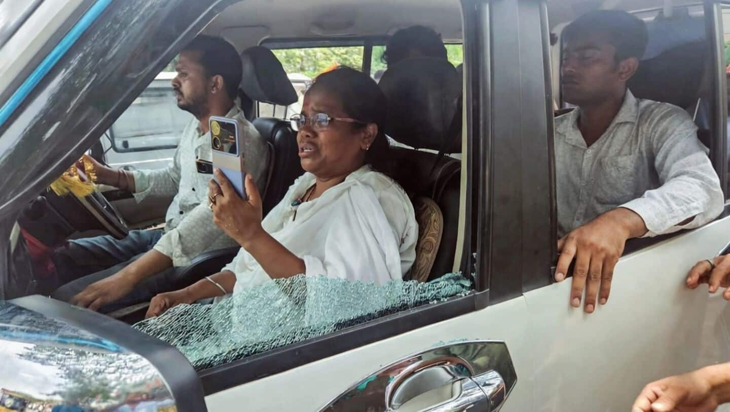 Violence spikes in West Bengal campaign as CISF jawan shot