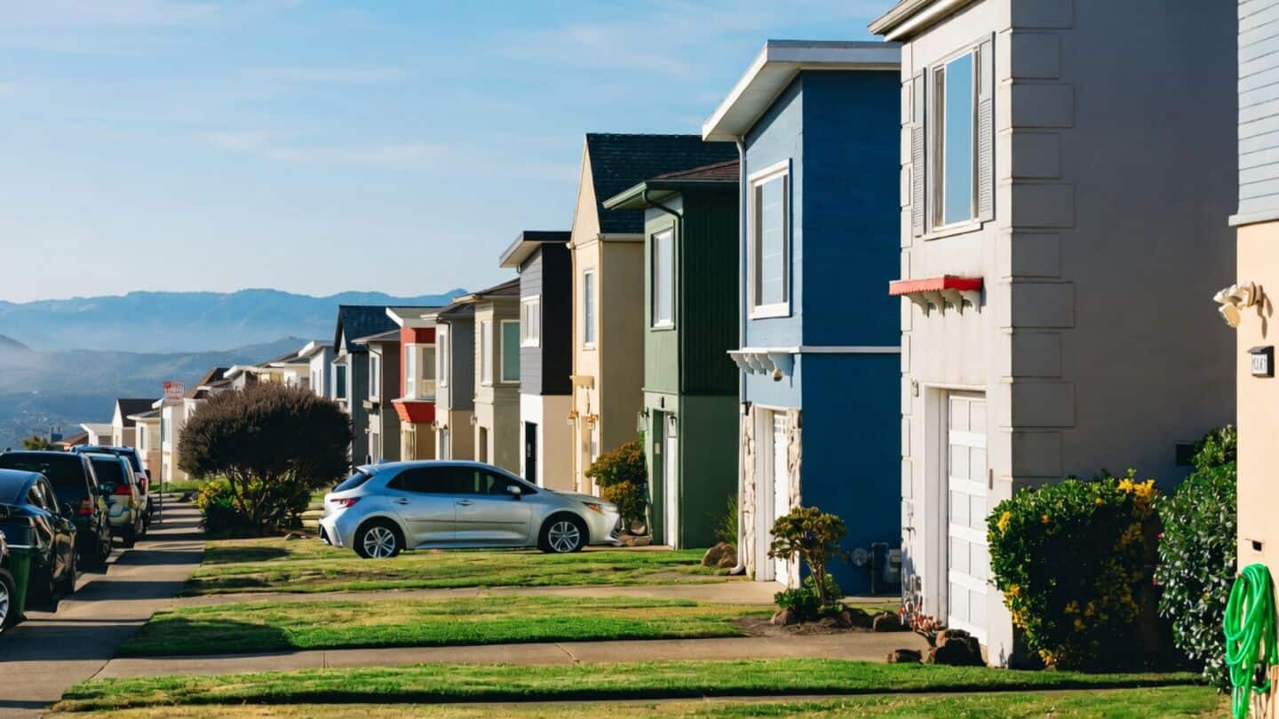 Mortgage rates tick lower to 7.41% while applications drop 5.3%