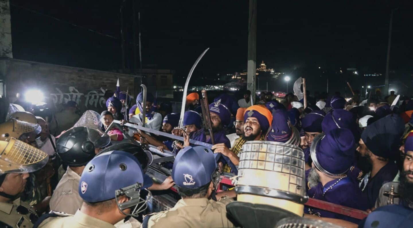 Nihang Sikhs, police end tense Himachal-Uttarakhand standoff peacefully Friday
