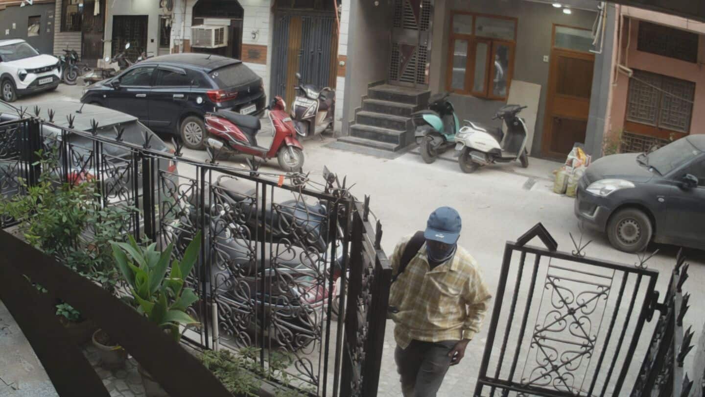 Masked men rob Alka Lamba's father's Tagore Garden home
