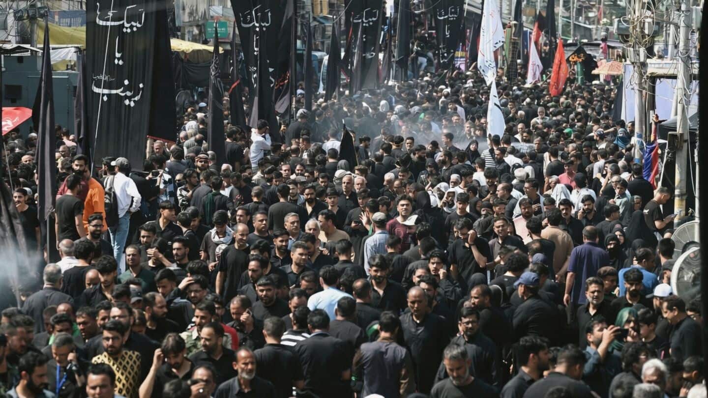 Thousands of Shia Muslims march in Srinagar ahead of Ashura